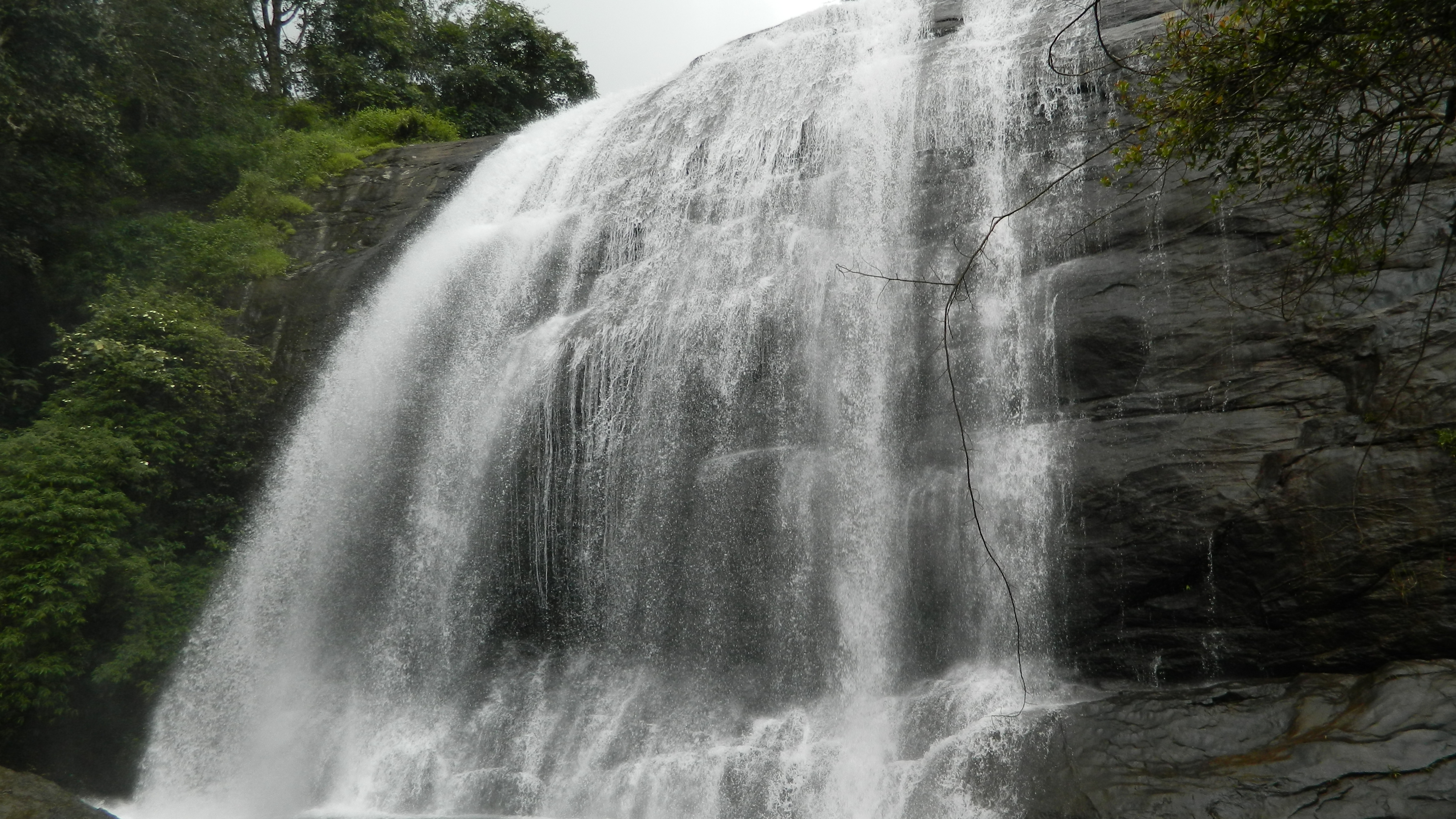 Chelavara Falls a beautiful tourist attractions in Coorg