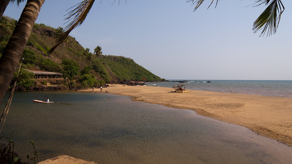 visiting cola beach is one of the things to do in Goa