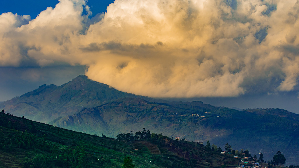 Head to Kodaikanal for a romantic getaway as it is one of the top Hill Stations in South India during Monsoon