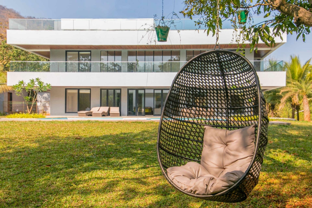 Reflection House, a villa in Alibaug