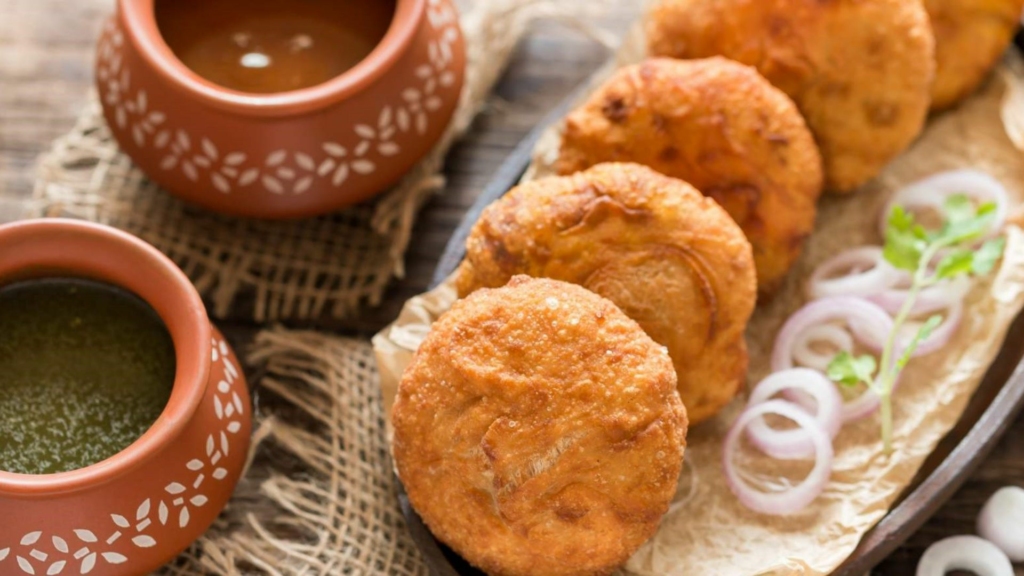 Rajasthani Pyaaz Kachori 