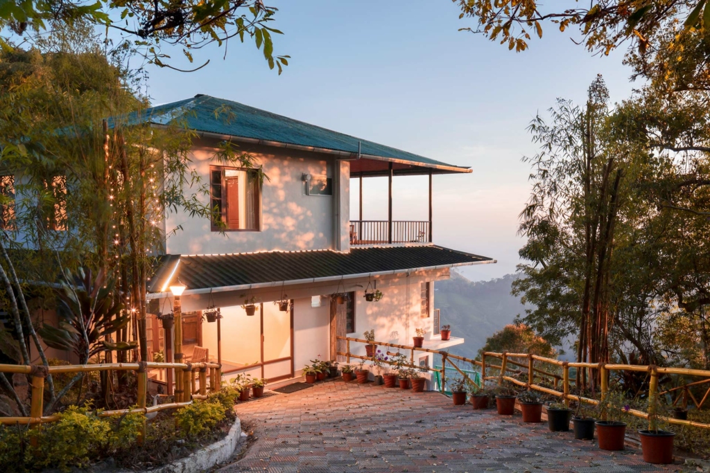 stayvista villas in munnar with view