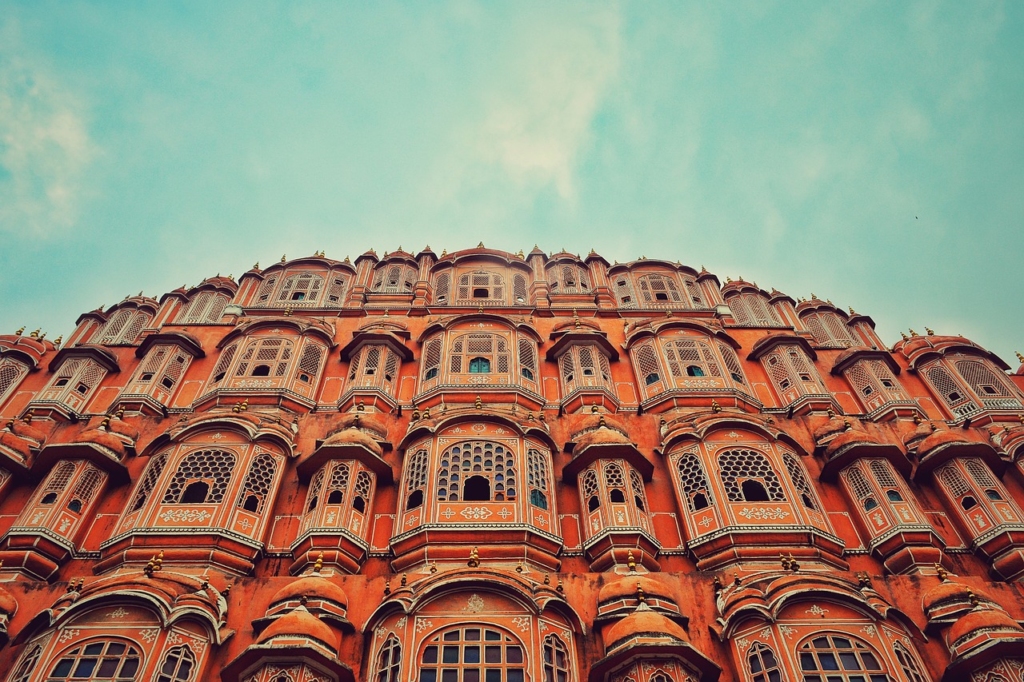 Hawa Mahal in Jaipur - The Pink City Image credits: Roaming_Revolution/https://pixabay.com/photos/hawa-mahal-palace-india-6688170/