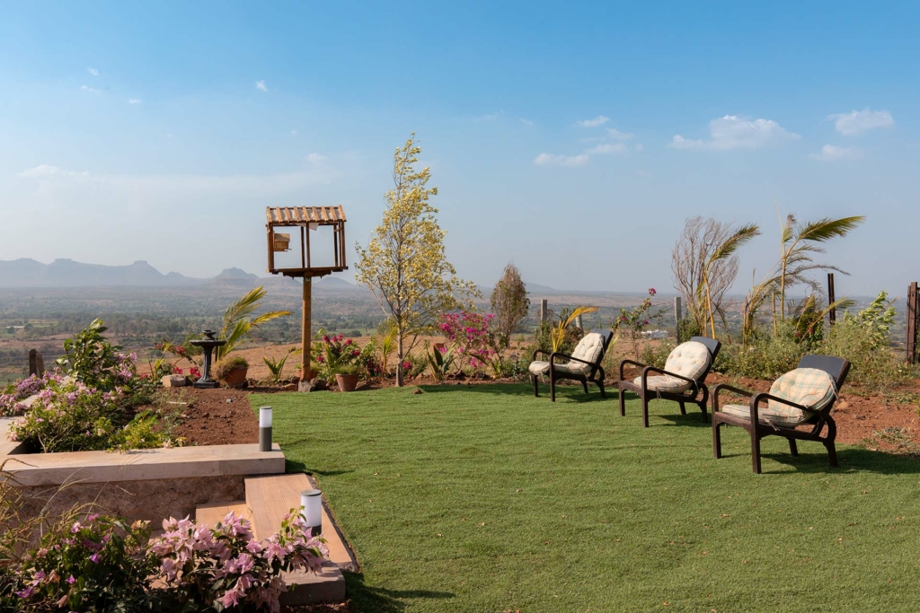 Sunset on the lake, a villa in Igatpuri with pool