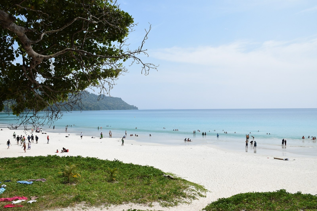 Tourists in Havelock Island
PC: RAMITBAR - https://commons.wikimedia.org/wiki/File:HAVELOCK_ISLAND.jpg