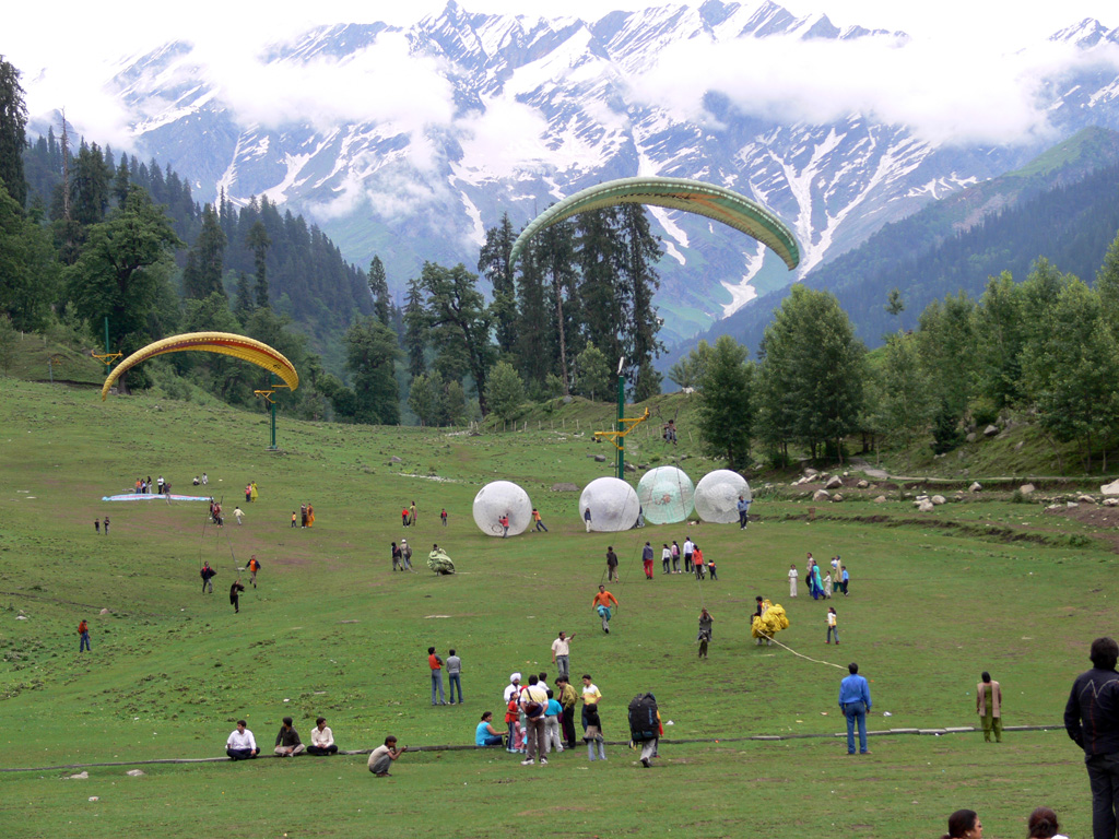 activities in Manali 
PC: 
Raman Virdi - https://www.flickr.com/photos/rvirdi/183128172