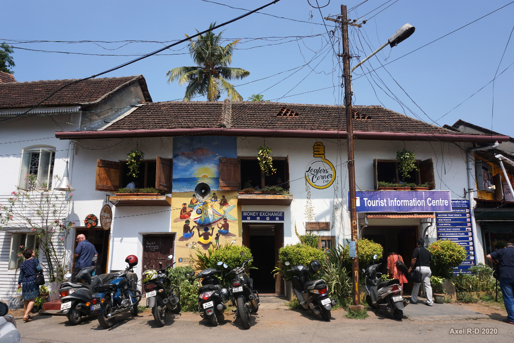 Cafes in Kochi
PC: 
Axel Drainville - https://www.flickr.com/photos/axelrd/49956579057/