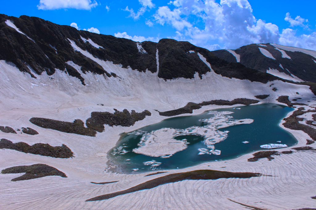 frozen lake in Gulmarg - top attractions in kashmir