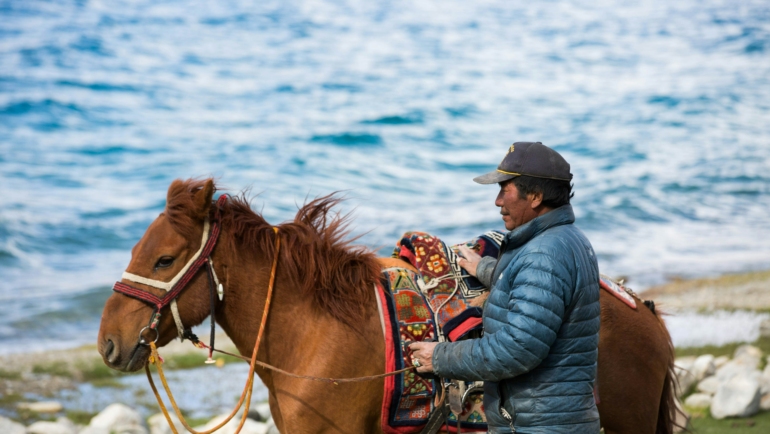 best time to visit kashmir for horseriding