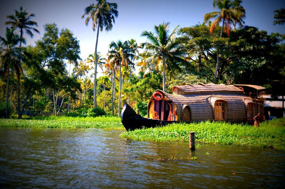 best time to visit Alleppey 

PC: Pexels https://freerangestock.com/photos/123776/houseboat-and-coconut-trees.html