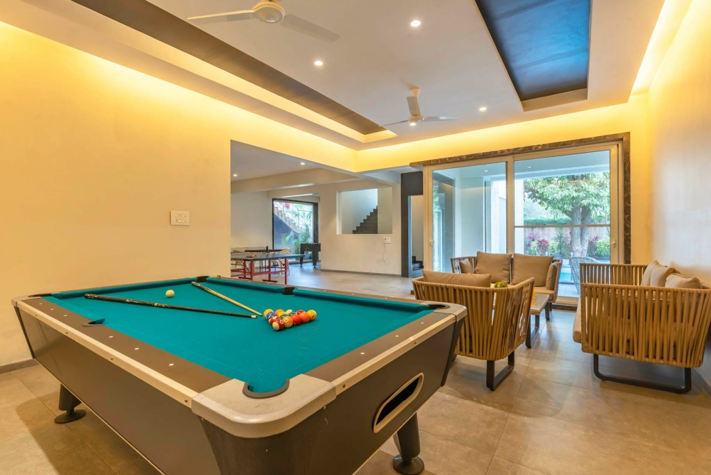 villas in lonavala with pool table