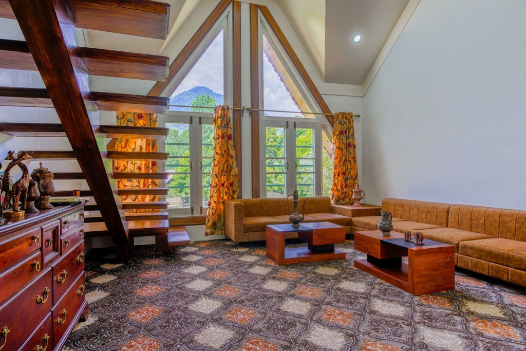 Best homestays in Sonmarg by StayVista
Gaash Cottage - liviing room