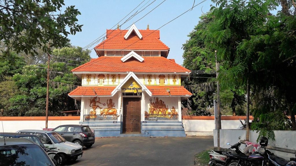 Poonkunnam Shiva Temple in Thrissur
PC: Ssriram mt - https://commons.wikimedia.org/wiki/File:Poonkunnam_Siva_Temple_%281%29.jpg