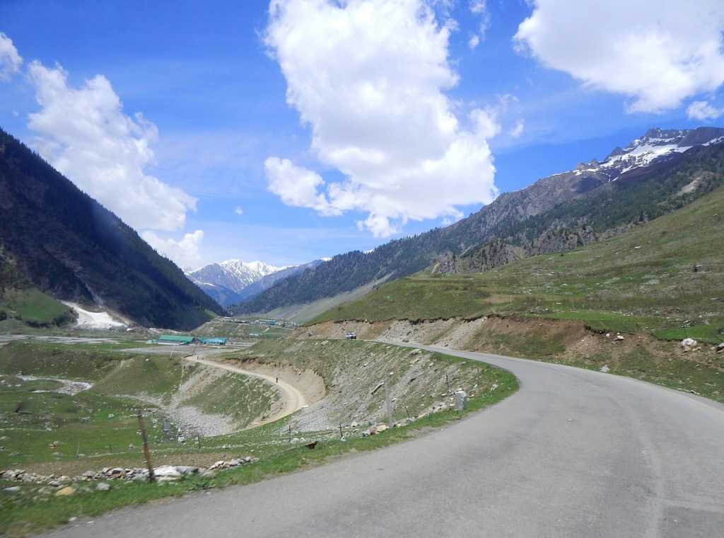 How to reach Sonmarg by Road