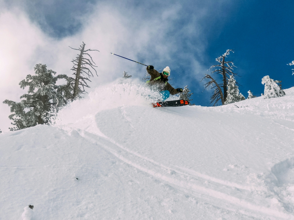 Skiing in Sonmarg
PC: Robson Hatsukami Morgan - https://unsplash.com/photos/person-skiing-on-snow-covered-hill-FTJHdBkDpBE