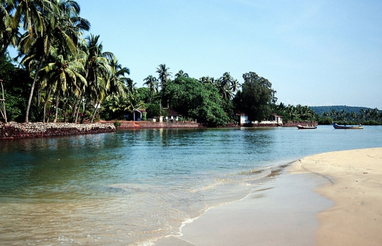 Adventure and Luxury in Goa: Private Pool Villas, Party Spots and Water Sports