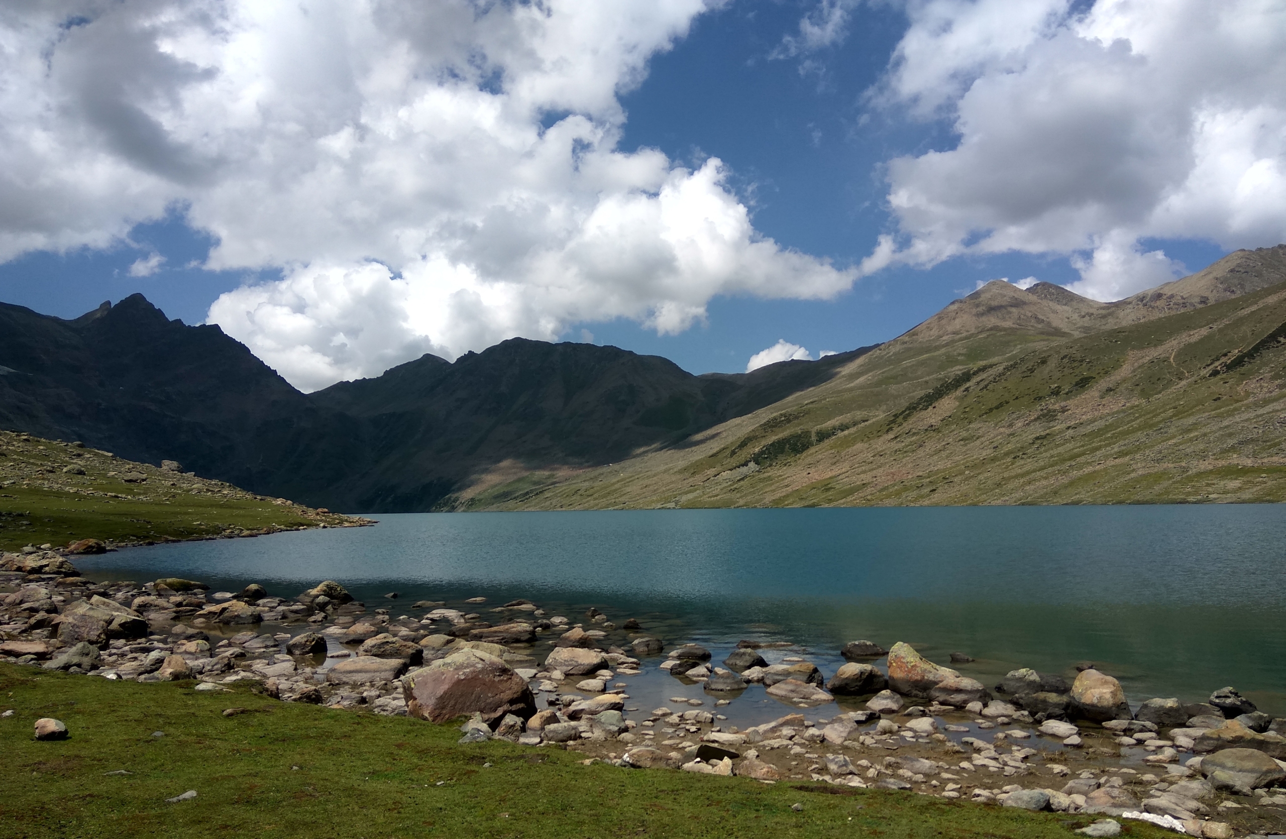 Kashmir Great Lakes Trek Image credits: Irfanrulz via Wikimedia https://commons.wikimedia.org/wiki/File:Gangbal_Lake.jpg