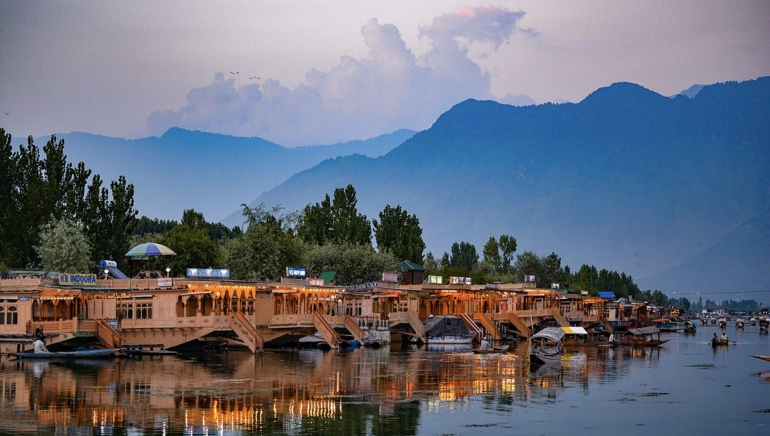 Food in Kashmir: A Journey Through the Flavours of the Land of Saffron and Spices