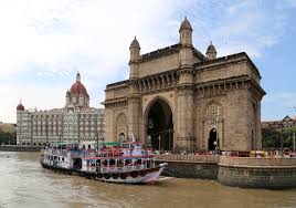 things to do in Mumbai Image credits: Sailko via Wikimedia https://commons.wikimedia.org/wiki/File:Mumbai,_gateway_of_india_02.jpg