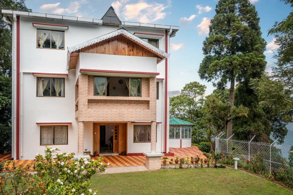 Treetops & Tea Trails - Estate Villa in Darjeeling