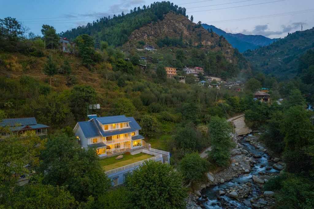 Riverside Symphony Villa in Manali