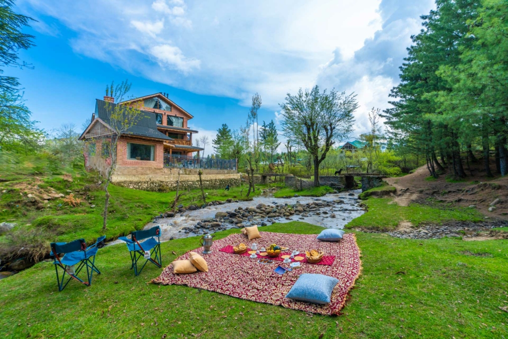 Timber @ Swiss Chalet - Tangmarg Villa in Gulmarg