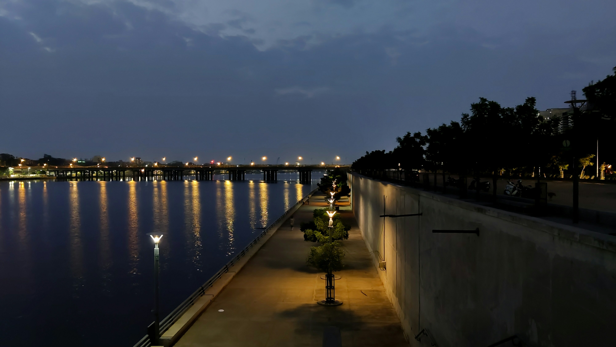 distance from mumbai to ahmedabad by road is worth exploring with stopover at Sabarmati Riverfront