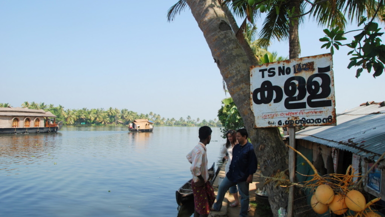 things to do in alleppey that go beyond houseboats Image credits: Rahuldb at English Wikipedia https://commons.wikimedia.org/wiki/File:Kallu_shap_vembanad_lake.JPG