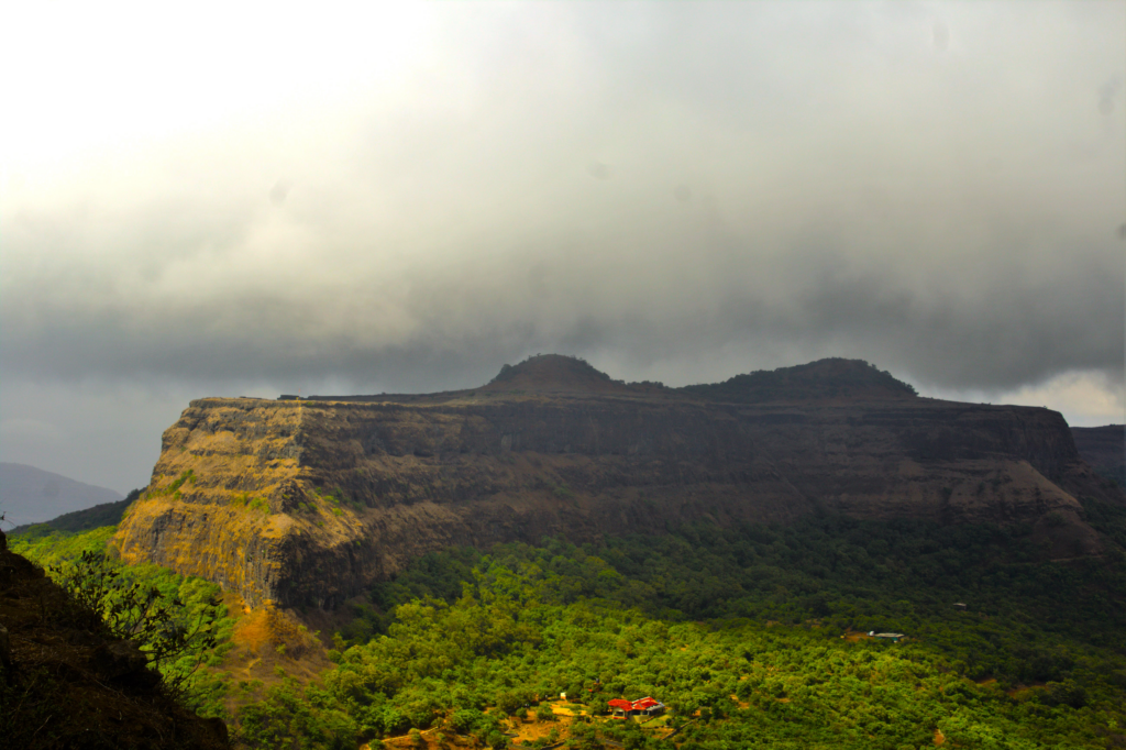 forts around mumbai for trekking